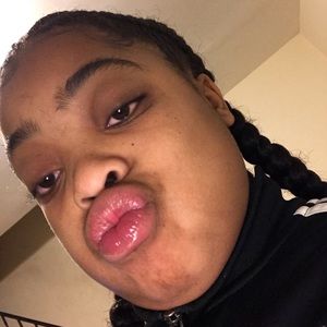 Meet your Posher, Nyajia